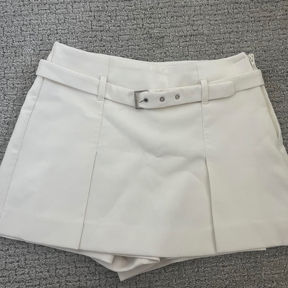 Zara Dresses & Skirts - Zara Belted Skort - White/Ecru